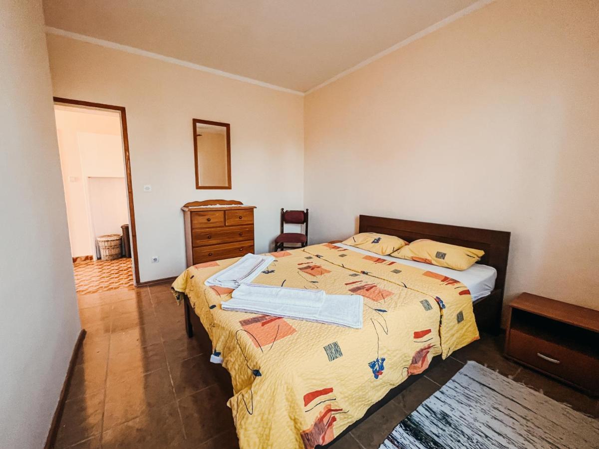 Vladivostok Apartments Tivat Exterior photo