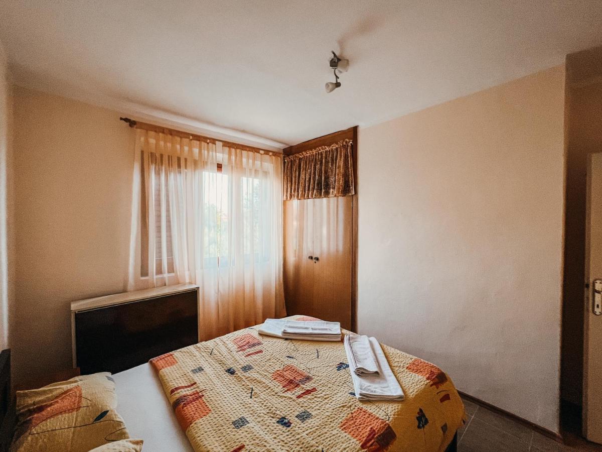 Vladivostok Apartments Tivat Exterior photo