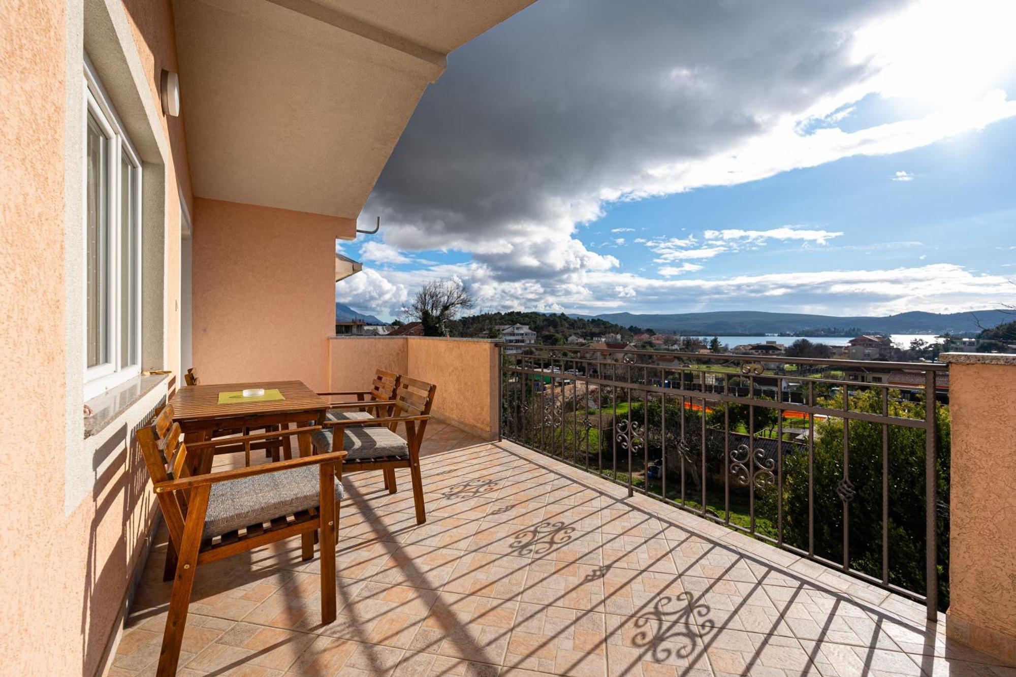 Vladivostok Apartments Tivat Exterior photo